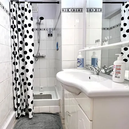 Апартаменты Getaway For 2 Center & Within Walking Distance